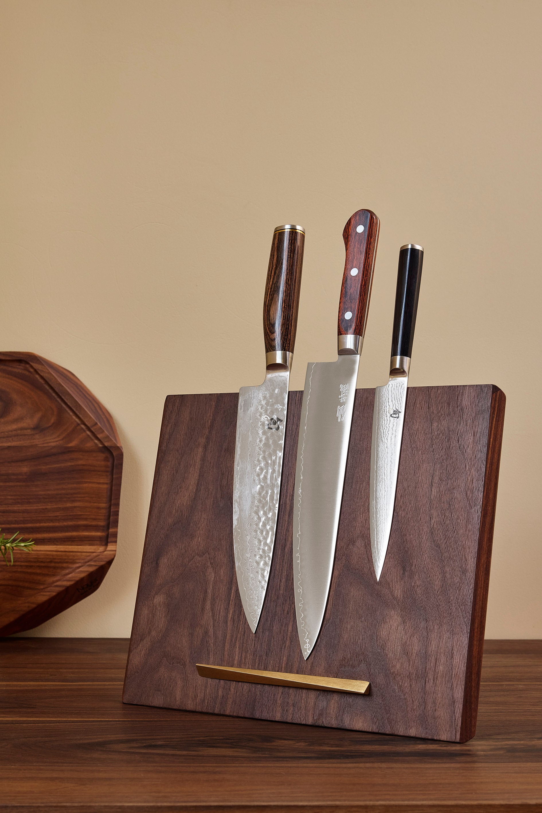 Knivblok i valnøddetræ og messing magnetisk Noyer Large